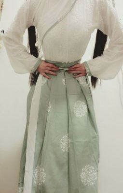 天降女子从2楼掉下了未修剪