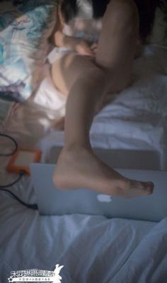 在黑暗中我们堕落