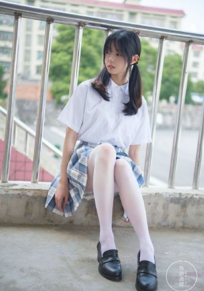 闪耀的她