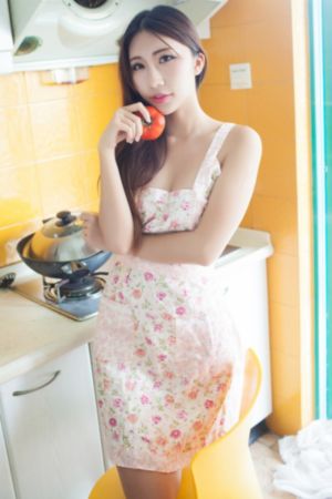 美女扒开腿露内裤免费看